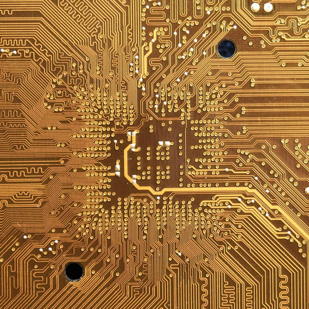 Gold coloured circuit board. Guldfärgat kretskort.