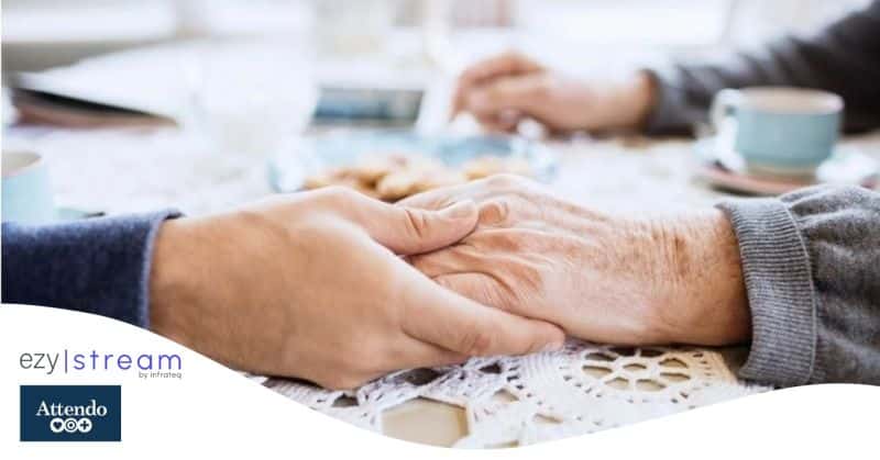 A young and an old hand holding each other. En ung och en gammal hand håller varandra.