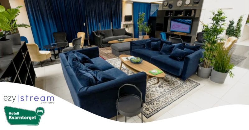 Hotel Kvarntorgets lobby with sofas, TV and plants. Hotel Kvarntorgets lobby med soffor, TV och växter.